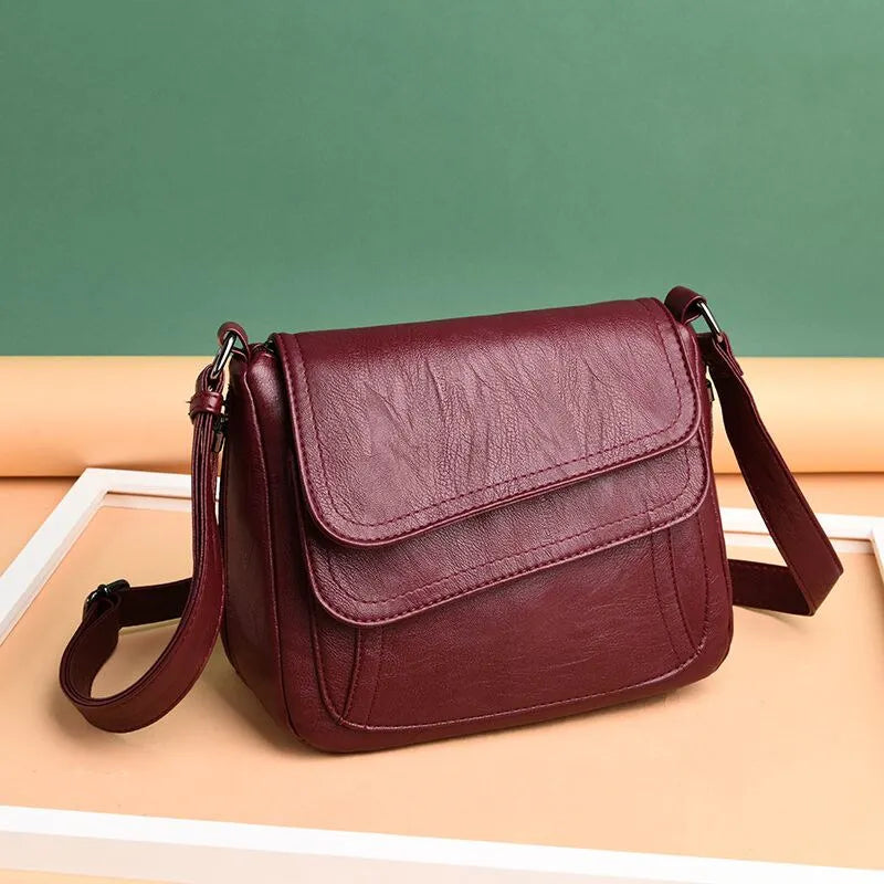 Petit sac bandoulière, design, asymétrique et matière souple ￼
